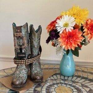 Corral boots, Size 8W, Belt Included